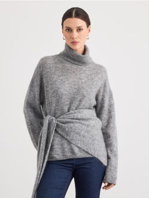 Sweter damski casual Mohito ze sklepu: Mohito w kategorii: Swetry damskie - zdjęcie 55A556F-010-6967_602EQ
