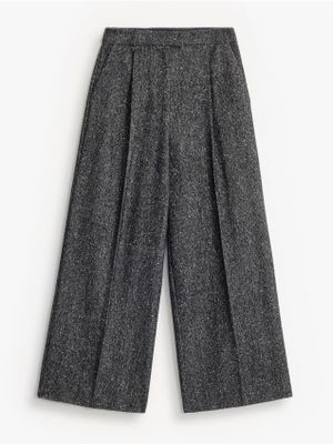 Mohito - Spodnie damskie w stylu retro ze sklepu: Mohito w kategorii: Spodnie damskie - zdjęcie 55A556F-010-6967_659LA