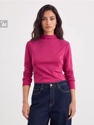 Bluzka damska casual Mohito ze sklepu: Mohito w kategorii: Bluzki damskie - zdjęcie 55A556F-010-6967_739LA