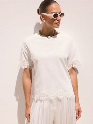 Bluzka damska casual Mohito ze sklepu: Mohito w kategorii: Bluzki damskie - zdjęcie 55A556F-010-6967_745LT