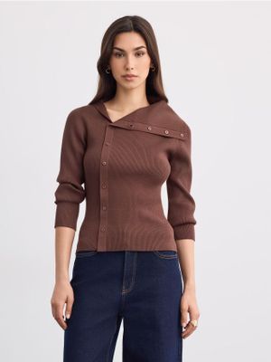 Sweter damski casualowy Mohito ze sklepu: Mohito w kategorii: Swetry damskie - zdjęcie 55A556F-010-6967_747LA