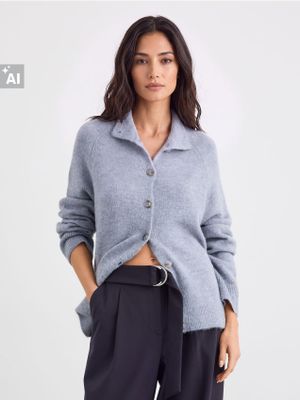 Sweter damski casual Mohito ze sklepu: Mohito w kategorii: Swetry damskie - zdjęcie 55A556F-010-6967_747LT