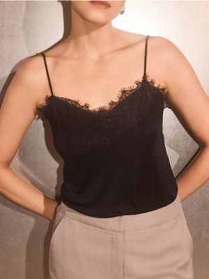 Bluzka damska casual Mohito ze sklepu: Mohito w kategorii: Bluzki damskie - zdjęcie 55A556F-010-6967_751KS