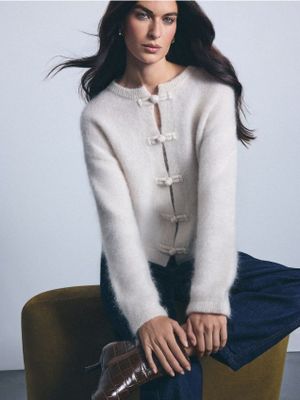 Sweter damski casual Mohito ze sklepu: Mohito w kategorii: Swetry damskie - zdjęcie 55A556F-010-6967_754LT