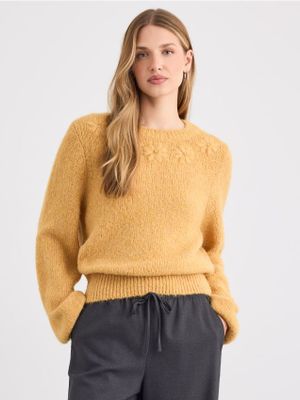 Sweter damski na zimę Mohito ze sklepu: Mohito w kategorii: Swetry damskie - zdjęcie 55A556F-010-6967_758LT