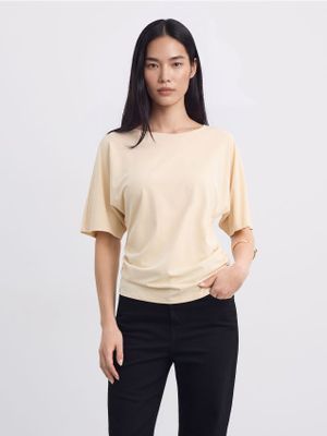 Bluzka damska casual Mohito ze sklepu: Mohito w kategorii: Bluzki damskie - zdjęcie 55A556F-010-6967_762KS