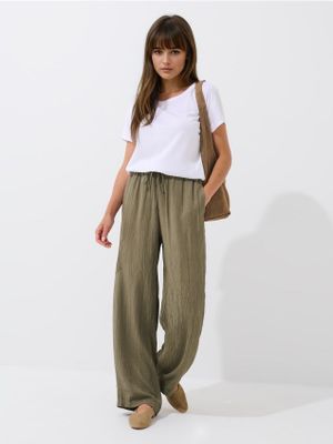 Spodnie damskie retro na wiosnę Mohito ze sklepu: Mohito w kategorii: Spodnie damskie - zdjęcie 55A556F-010-6967_787EG