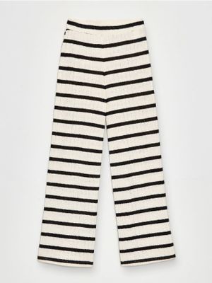 Spodnie damskie casual Mohito ze sklepu: Mohito w kategorii: Spodnie damskie - zdjęcie 55A556F-010-6967_788ET
