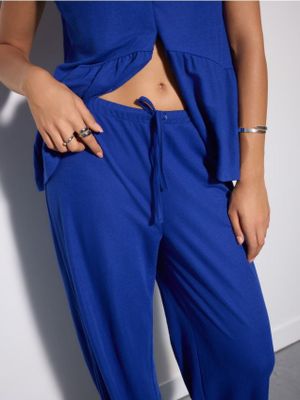 Spodnie damskie casual Mohito ze sklepu: Mohito w kategorii: Spodnie damskie - zdjęcie 55A556F-010-6967_859IM