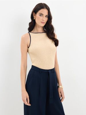Bluzka damska na wiosnę casual Mohito ze sklepu: Mohito w kategorii: Bluzki damskie - zdjęcie 55A556F-010-6967_881LD