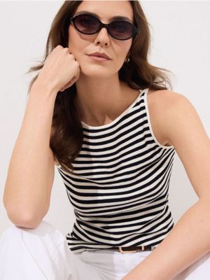 Bluzka damska casual na lato Mohito ze sklepu: Mohito w kategorii: Bluzki damskie - zdjęcie 55A556F-010-6967_881LD