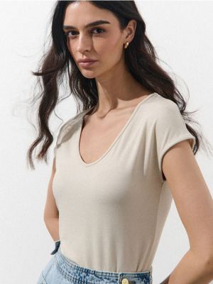 Bluzka damska casual wiosenna Mohito ze sklepu: Mohito w kategorii: Bluzki damskie - zdjęcie 55A556F-010-6967_890HE