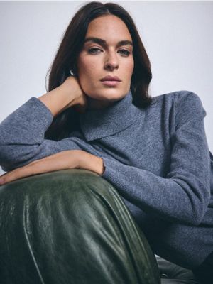 Sweter damski zimowy Mohito ze sklepu: Mohito w kategorii: Swetry damskie - zdjęcie 55A556F-010-6967_918MB