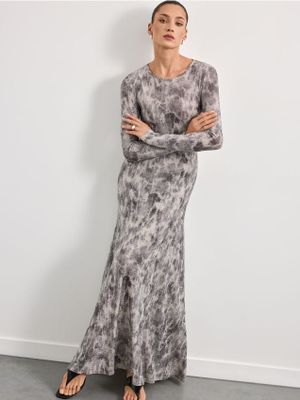 Sukienka casual Mohito ze sklepu: Mohito w kategorii: Sukienki - zdjęcie 55A556F-010-6967_979GE