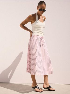 Spódnica casual Mohito ze sklepu: Mohito w kategorii: Spódnice - zdjęcie 55A556F-010-6967_995JL