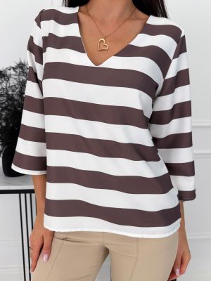 Bluzka damska casual ModnaKiecka.pl ze sklepu: ModnaKiecka.pl w kategorii: Bluzki damskie - zdjęcie 64ECE52-355-6290_23073072