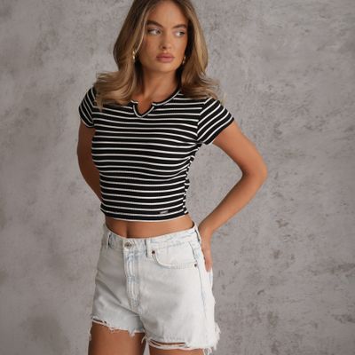 Bluzka damska casual Renee ze sklepu: renee.pl w kategorii: Bluzki damskie - zdjęcie 6BEED23A-9DF-769_408371