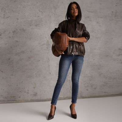Jeansy damskie na wiosnę casual Renee ze sklepu: renee.pl w kategorii: Jeansy damskie - zdjęcie 6BEED23A-9DF-769_408984