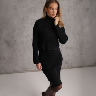 Renee - Komplet ze sklepu: renee.pl w kategorii: Komplety i garnitury damskie - zdjęcie 6BEED23A-9DF-769_410526