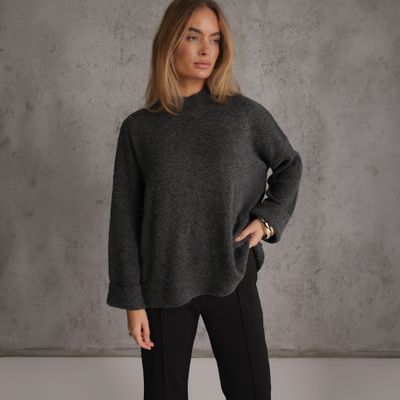 Sweter damski casual Renee ze sklepu: renee.pl w kategorii: Swetry damskie - zdjęcie 6BEED23A-9DF-769_411029