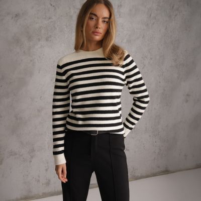 Sweter damski casual Renee ze sklepu: renee.pl w kategorii: Swetry damskie - zdjęcie 6BEED23A-9DF-769_411262