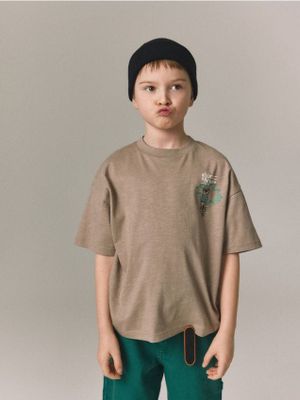 T-shirt chłopięce letni Reserved ze sklepu: Reserved w kategorii: T-shirty chłopięce - zdjęcie 74CCA4C-3C1-6972_024IT