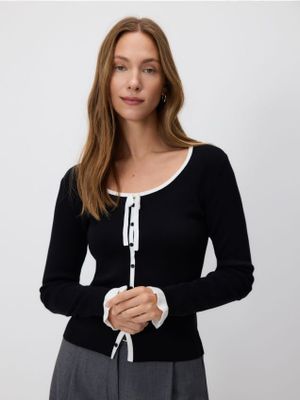 Sweter damski casualowy Reserved ze sklepu: Reserved w kategorii: Swetry damskie - zdjęcie 74CCA4C-3C1-6972_038GH