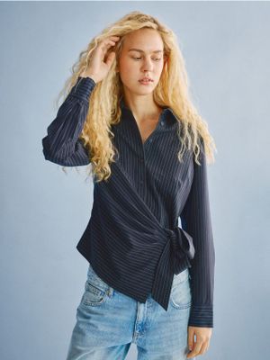 Bluzka damska casual Reserved ze sklepu: Reserved w kategorii: Bluzki damskie - zdjęcie 74CCA4C-3C1-6972_042MI