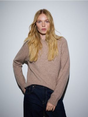 Sweter damski zimowy Reserved ze sklepu: Reserved w kategorii: Swetry damskie - zdjęcie 74CCA4C-3C1-6972_161GS