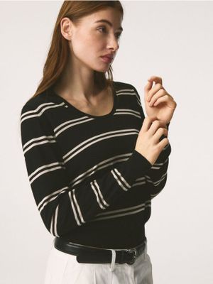 Sweter damski Reserved ze sklepu: Reserved w kategorii: Swetry damskie - zdjęcie 74CCA4C-3C1-6972_189IT