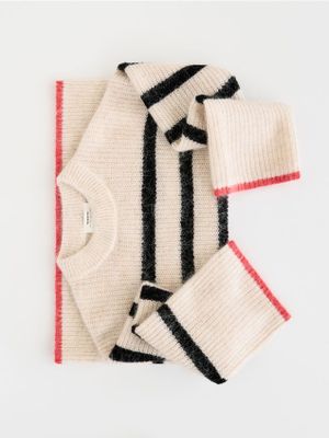 Sweter damski casual Reserved ze sklepu: Reserved w kategorii: Swetry damskie - zdjęcie 74CCA4C-3C1-6972_190HW