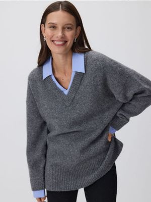 Sweter damski casualowy Reserved ze sklepu: Reserved w kategorii: Swetry damskie - zdjęcie 74CCA4C-3C1-6972_273GV