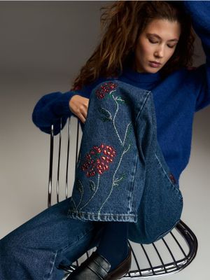 Jeansy damskie w miejskim stylu Reserved ze sklepu: Reserved w kategorii: Jeansy damskie