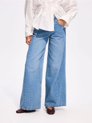 Jeansy damskie casual Reserved ze sklepu: Reserved w kategorii: Jeansy damskie - zdjęcie 74CCA4C-3C1-6972_291KS