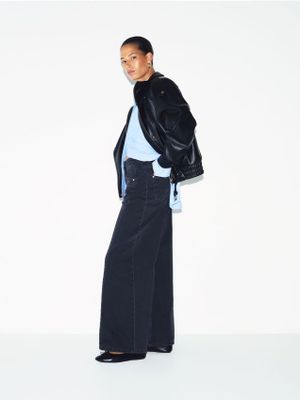 Jeansy damskie casual Reserved ze sklepu: Reserved w kategorii: Jeansy damskie - zdjęcie 74CCA4C-3C1-6972_291KS