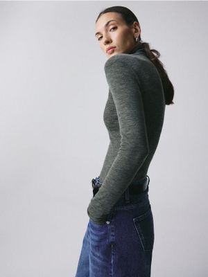 Sweter damski zimowy Reserved ze sklepu: Reserved w kategorii: Swetry damskie - zdjęcie 74CCA4C-3C1-6972_457LF