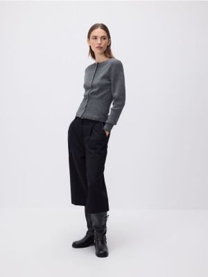 Sweter damski Reserved ze sklepu: Reserved w kategorii: Swetry damskie - zdjęcie 74CCA4C-3C1-6972_467HH