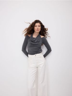 Bluzka damska casual Reserved ze sklepu: Reserved w kategorii: Bluzki damskie - zdjęcie 74CCA4C-3C1-6972_494KL