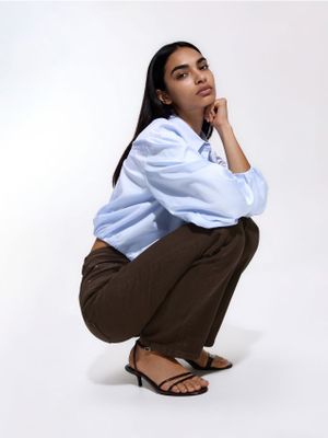 Jeansy damskie casual Reserved ze sklepu: Reserved w kategorii: Jeansy damskie - zdjęcie 74CCA4C-3C1-6972_520JX