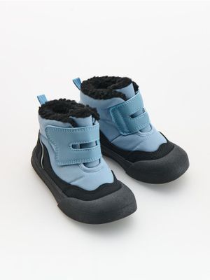Buty zimowe dziecięce na zimę Reserved ze sklepu: Reserved w kategorii: Buty zimowe dziecięce - zdjęcie 74CCA4C-3C1-6972_547LC