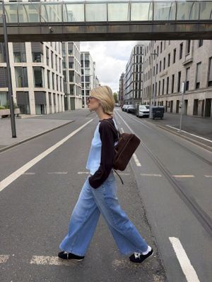 Bluzka damska casual Reserved ze sklepu: Reserved w kategorii: Bluzki damskie - zdjęcie 74CCA4C-3C1-6972_568JS