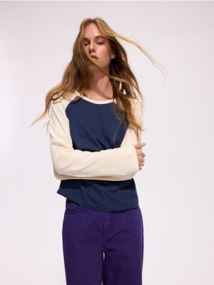 Bluzka damska casual Reserved ze sklepu: Reserved w kategorii: Bluzki damskie - zdjęcie 74CCA4C-3C1-6972_568JS