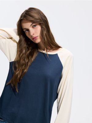 Bluzka damska casual Reserved ze sklepu: Reserved w kategorii: Bluzki damskie - zdjęcie 74CCA4C-3C1-6972_568JS