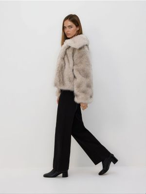 Jeansy damskie w miejskim stylu Reserved ze sklepu: Reserved w kategorii: Jeansy damskie - zdjęcie 74CCA4C-3C1-6972_570GE