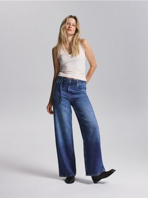 Reserved - Jeansy damskie casual ze sklepu: Reserved w kategorii: Jeansy damskie - zdjęcie 74CCA4C-3C1-6972_619KO