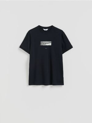 T-shirt męski wiosenny Reserved ze sklepu: Reserved w kategorii: T-shirty męskie - zdjęcie 74CCA4C-3C1-6972_757JM