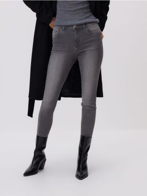 Jeansy damskie casual Reserved ze sklepu: Reserved w kategorii: Jeansy damskie - zdjęcie 74CCA4C-3C1-6972_770FZ