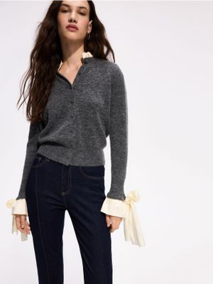 Sweter damski casualowy Reserved ze sklepu: Reserved w kategorii: Swetry damskie - zdjęcie 74CCA4C-3C1-6972_817ML
