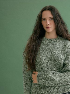 Sweter damski casual Reserved ze sklepu: Reserved w kategorii: Swetry damskie - zdjęcie 74CCA4C-3C1-6972_922OC