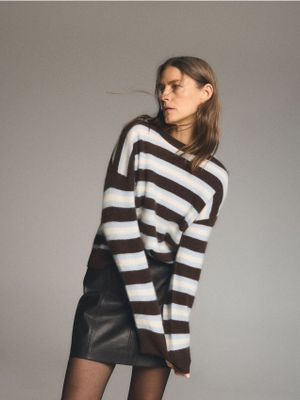 Sweter damski zimowy Reserved ze sklepu: Reserved w kategorii: Swetry damskie - zdjęcie 74CCA4C-3C1-6972_953KK